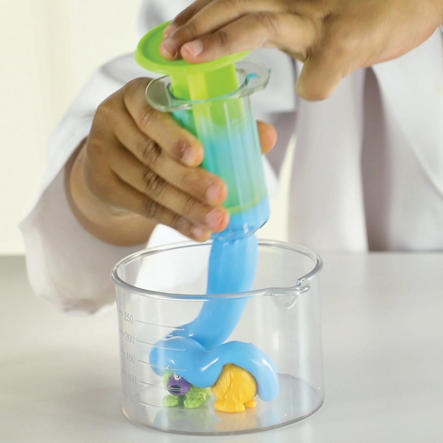 Unleash Your Child's Inner Scientist with the Beaker Creatures Alien Experiment Lab - 18-Piece Science Kit for Kids Aged 5 to 10